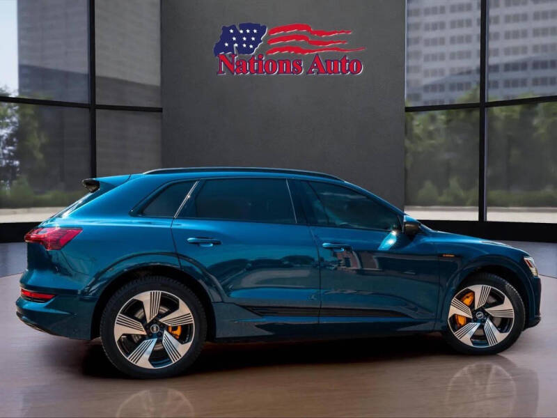 2022 Audi e-tron quattro Premium Plus