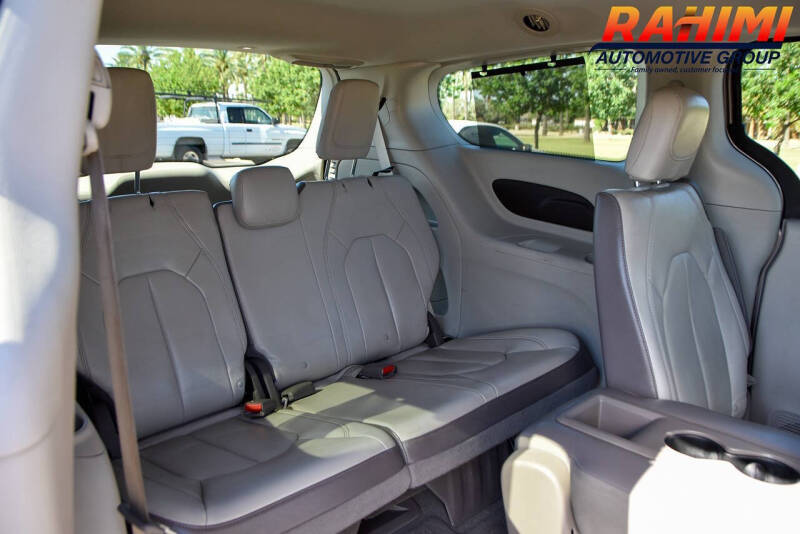 2017 Chrysler Pacifica Touring-L