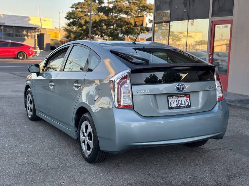 2012 Toyota Prius Three