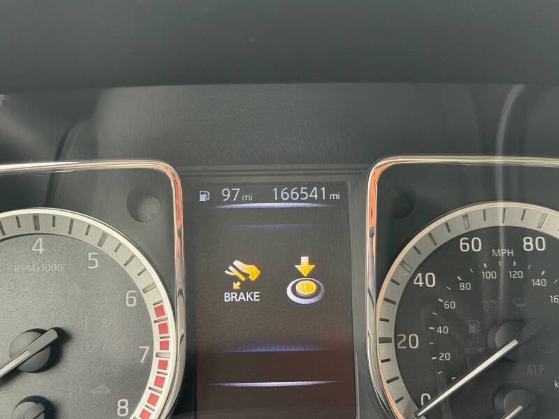 2017 Nissan Titan SV