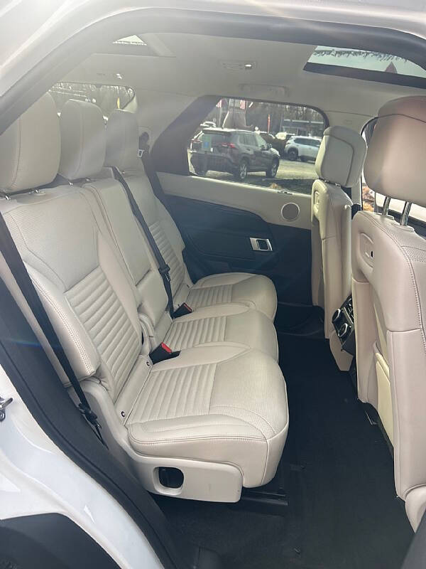 2025 Land Rover Discovery P300 S