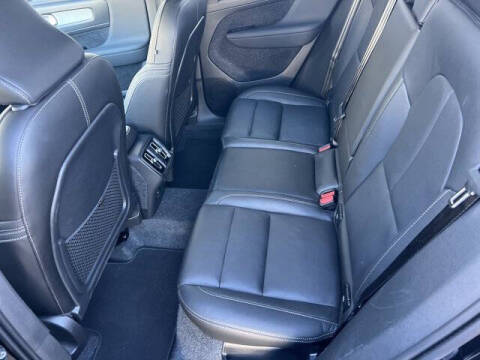 2025 Volvo XC40 B5 Core Bright Theme