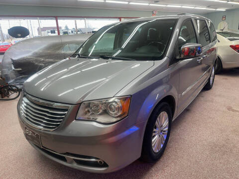 2015 Chrysler Town and Country for sale at PETE'S AUTO SALES LLC - Middletown in Middletown OH