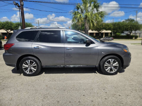 2017 Nissan Pathfinder SV