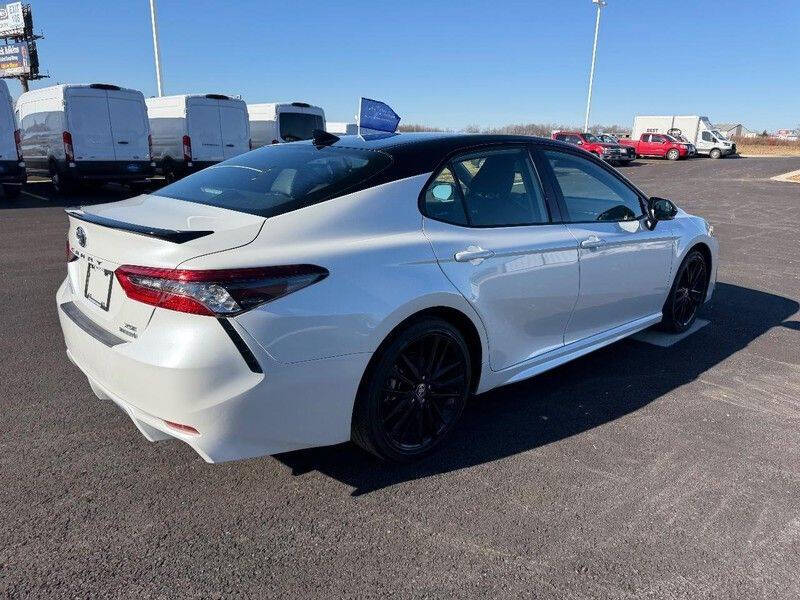 2022 Toyota Camry Hybrid XSE