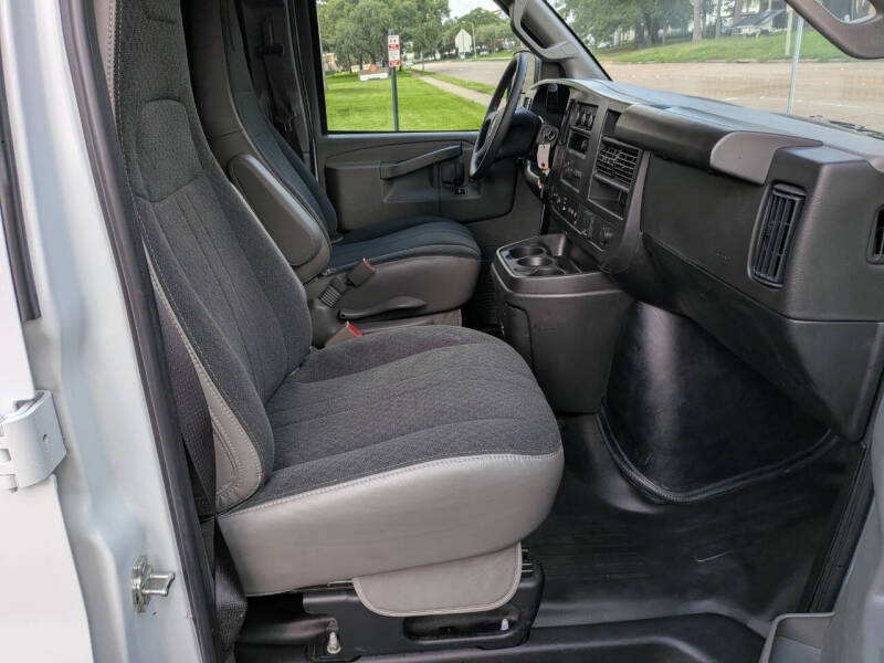 2025 Chevrolet Express 2500