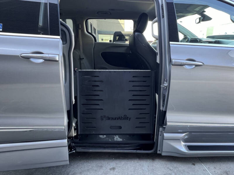 2017 Chrysler Pacifica Touring-L