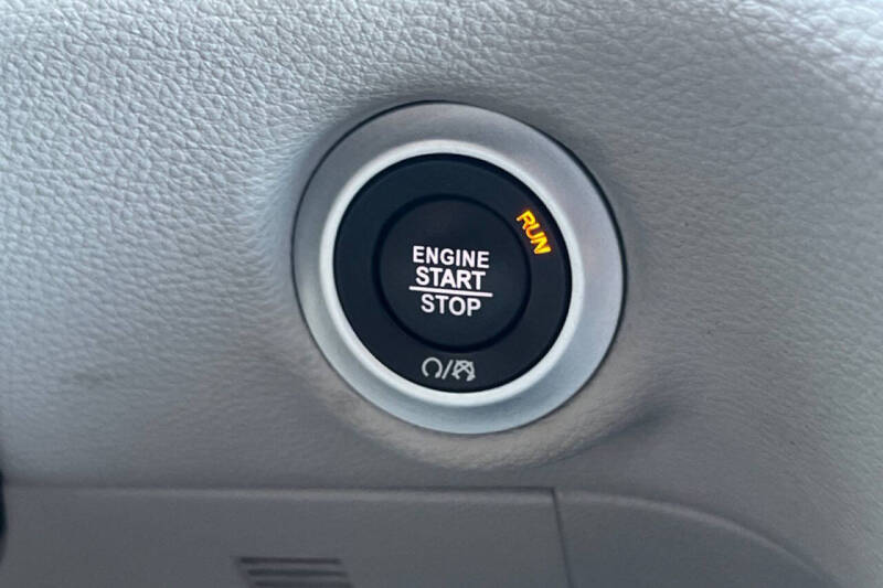 2024 Chrysler Pacifica Plug-In Hybrid Select