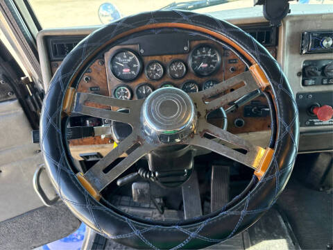 2004 Peterbilt 330