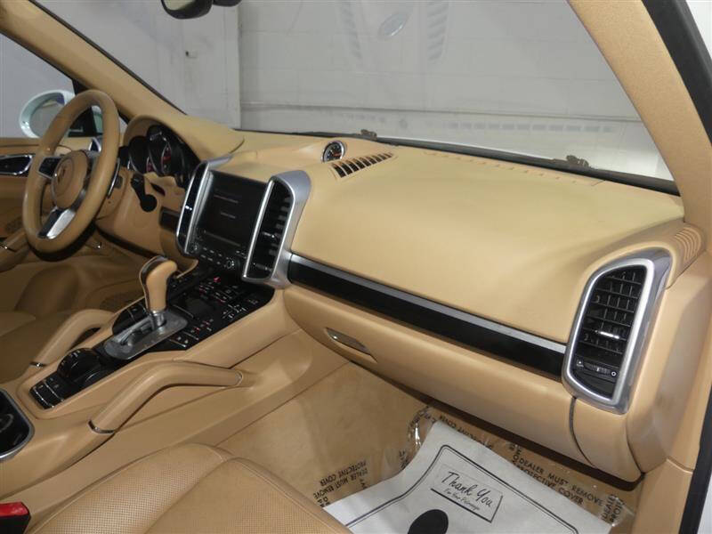 2017 Porsche Cayenne Platinum Edition