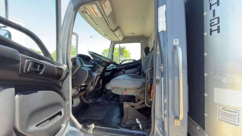 2020 Hino 268A