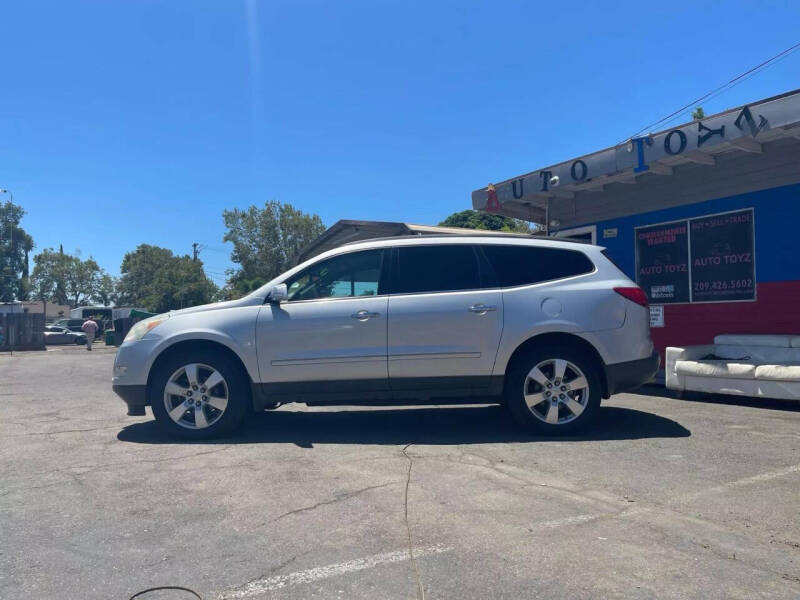 2012 Chevrolet Traverse LTZ photo 2