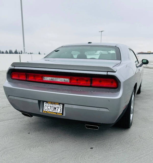 2013 Dodge Challenger SXT Plus