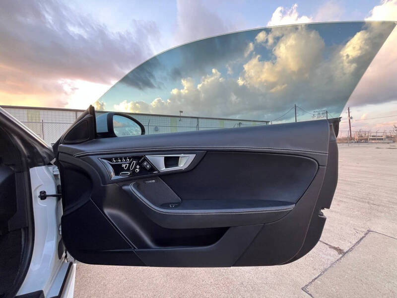 2016 Jaguar F-TYPE R