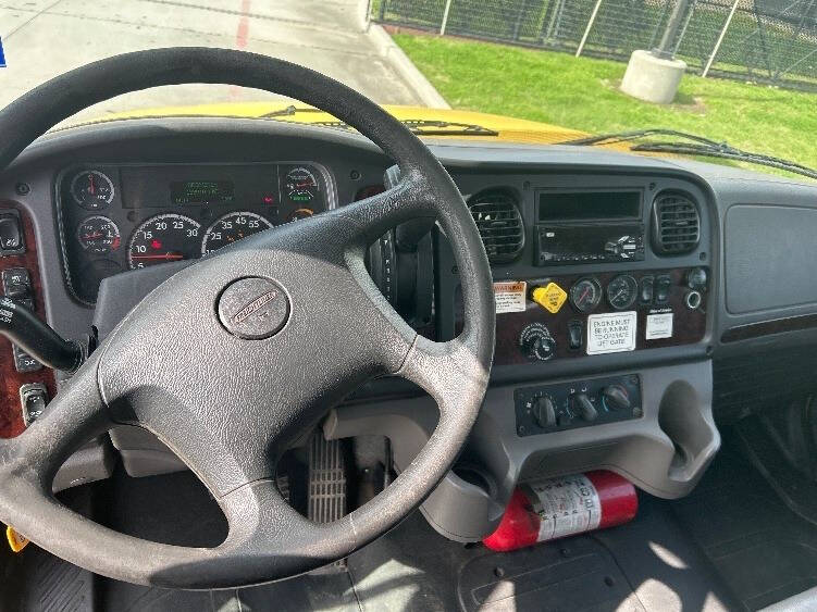 2019 Freightliner M2 106