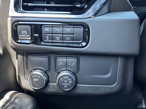 2025 GMC Yukon Elevation