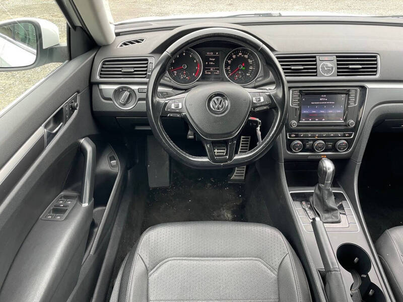 2017 Volkswagen Passat 1.8T R-Line