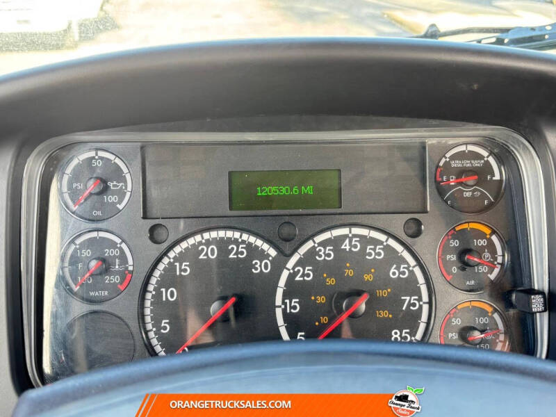 2023 Freightliner M2 106