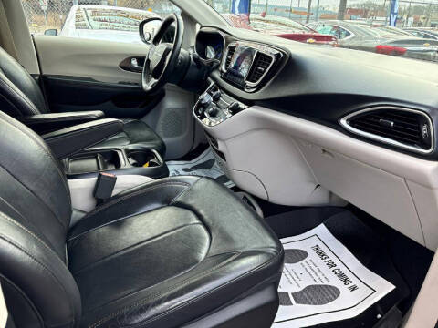 2017 Chrysler Pacifica Touring-L