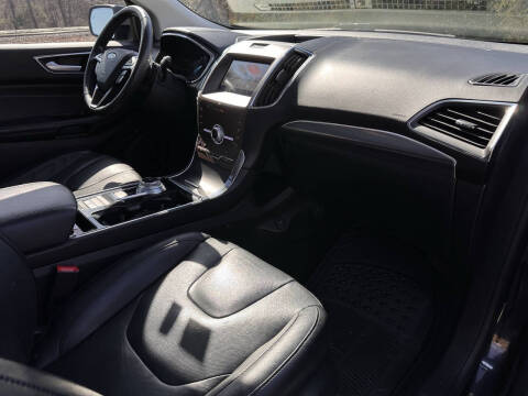 2020 Ford Edge Titanium