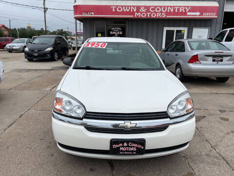 2005 Chevrolet Malibu for sale at TOWN & COUNTRY MOTORS in Des Moines IA