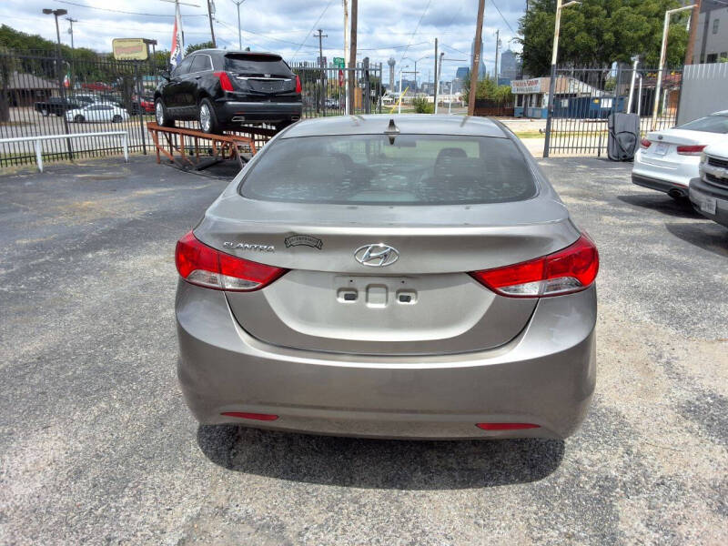 2013 Hyundai Elantra GLS photo 3