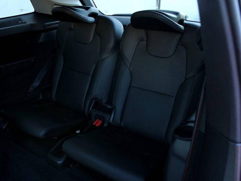 2020 Volvo XC90 T6 Momentum 6-Passenger