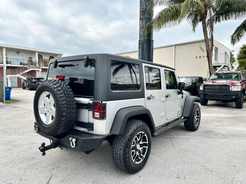 2011 Jeep Wrangler Unlimited Sport photo 10