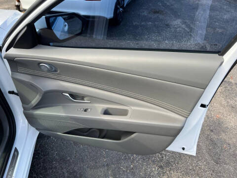 2024 Hyundai Elantra SEL