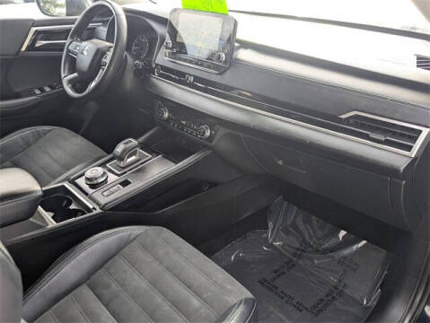 2022 Mitsubishi Outlander SE