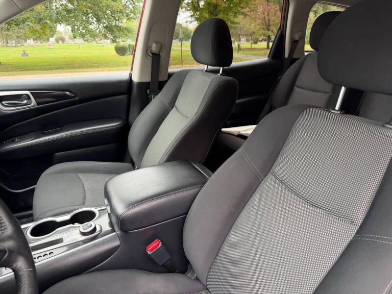 2020 Nissan Pathfinder SV