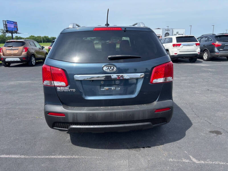 2011 Kia Sorento LX