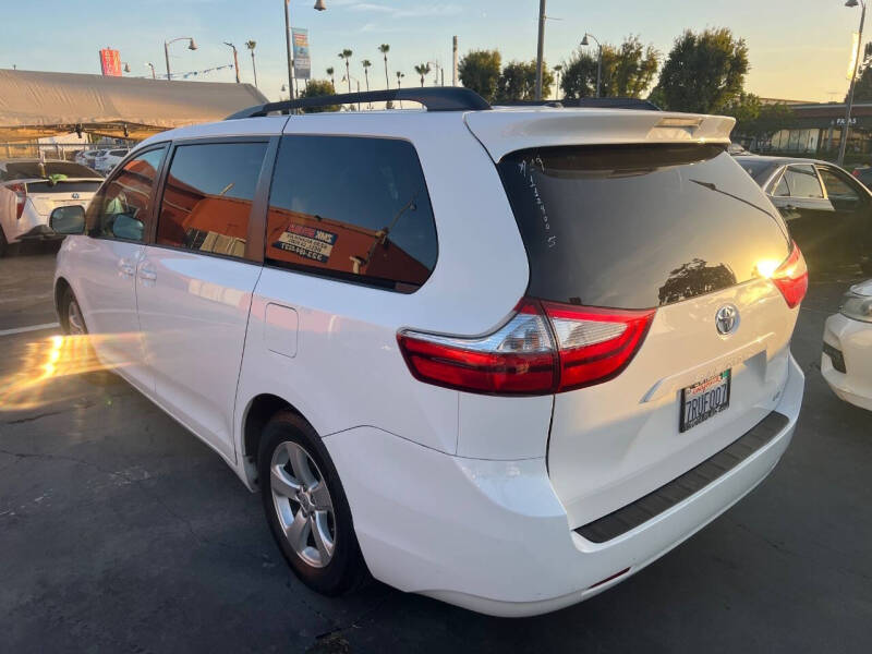 2015 Toyota Sienna LE 8-Passenger