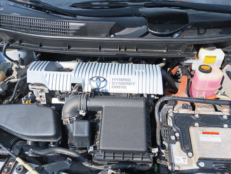 2012 Toyota Prius v Five