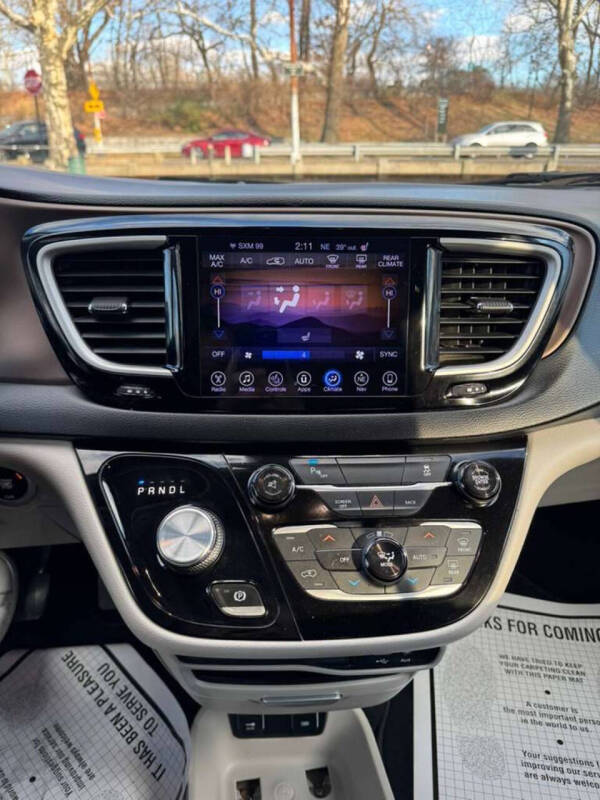 2017 Chrysler Pacifica Touring-L