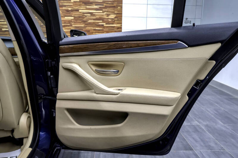 2011 BMW 5 Series 528i