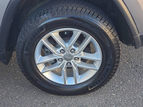 2017 Jeep Grand Cherokee Laredo