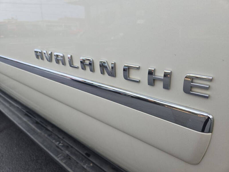 2013 Chevrolet Avalanche LTZ Black Diamond