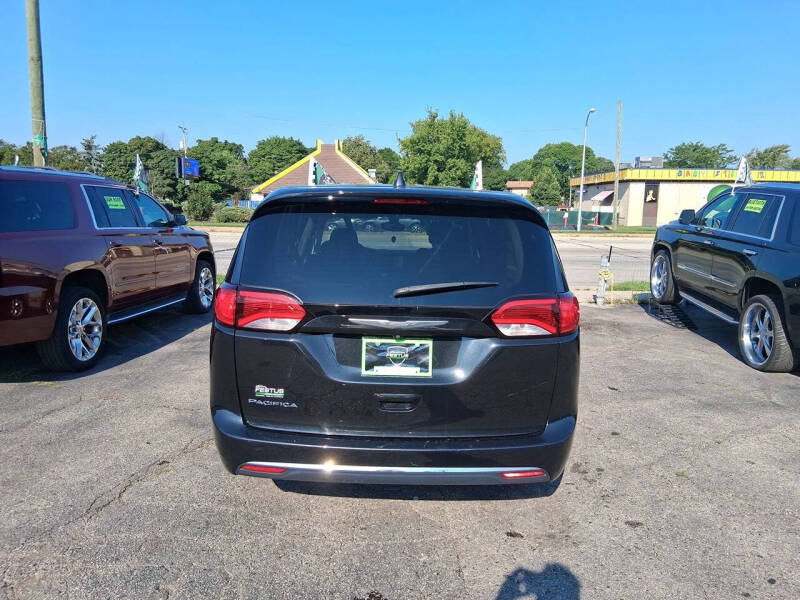 2017 Chrysler Pacifica Touring Plus