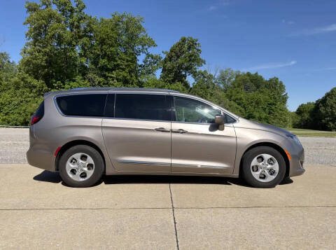 2017 Chrysler Pacifica Touring-L Plus