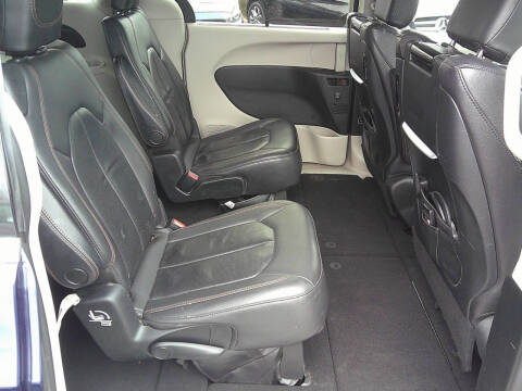 2017 Chrysler Pacifica Touring-L Plus