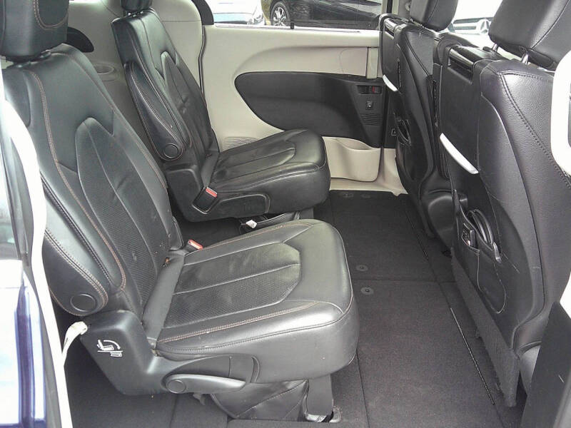 2017 Chrysler Pacifica Touring-L Plus