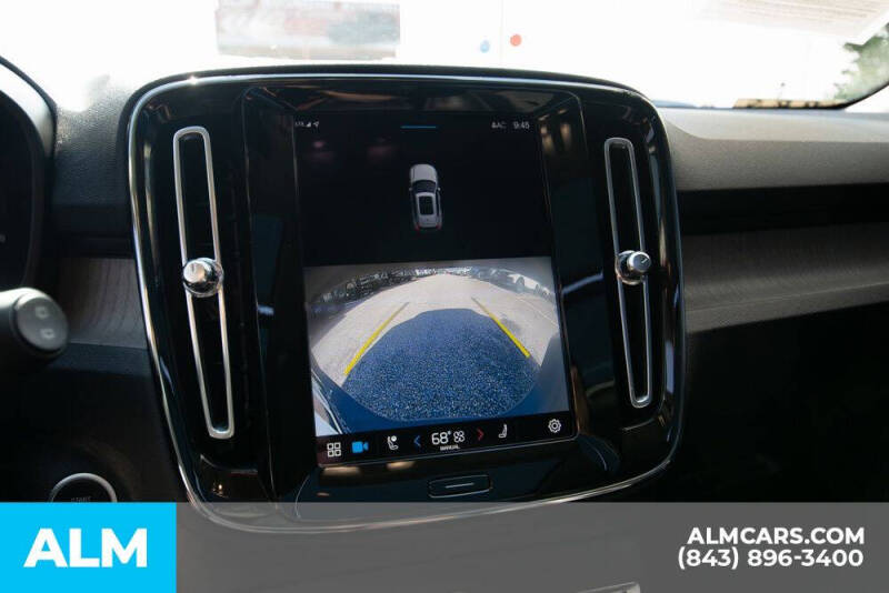 2023 Volvo XC40 B5 Plus Bright Theme