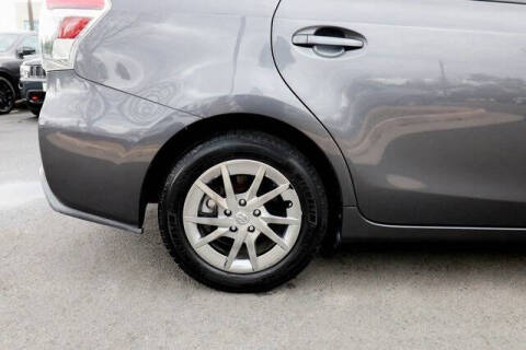 2017 Toyota Prius v Four