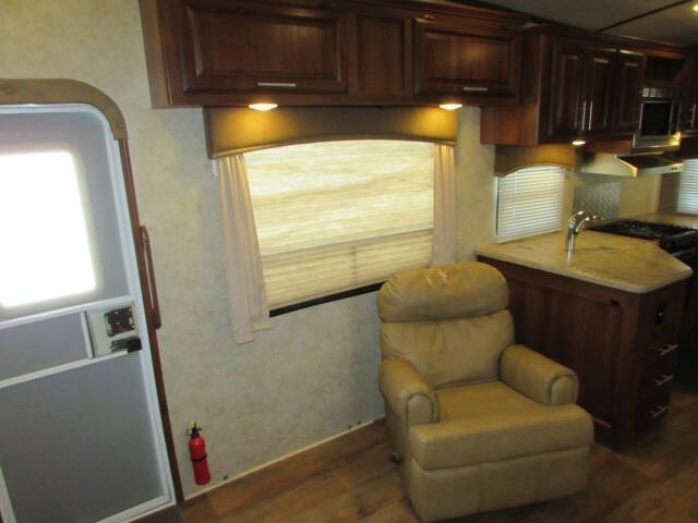 2016 Forest River F282RKX