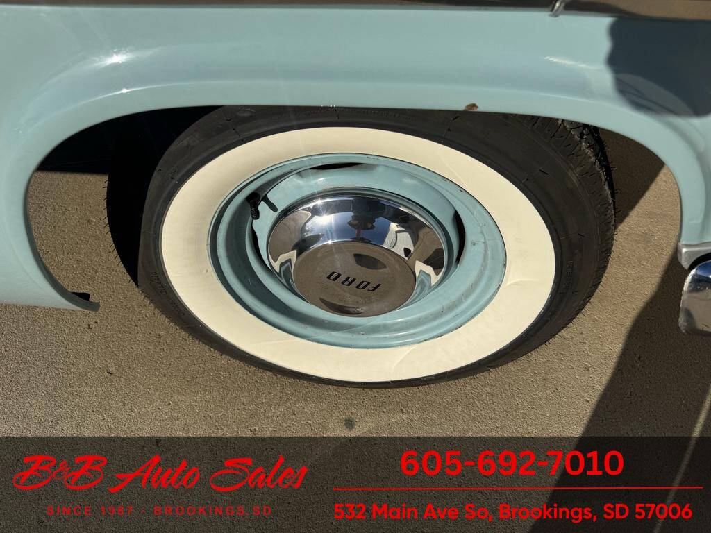 1952 Ford Crestline 19