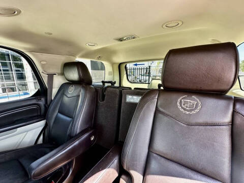 2012 Cadillac Escalade Platinum Edition