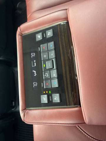 2021 Lexus LX 570 Three-Row