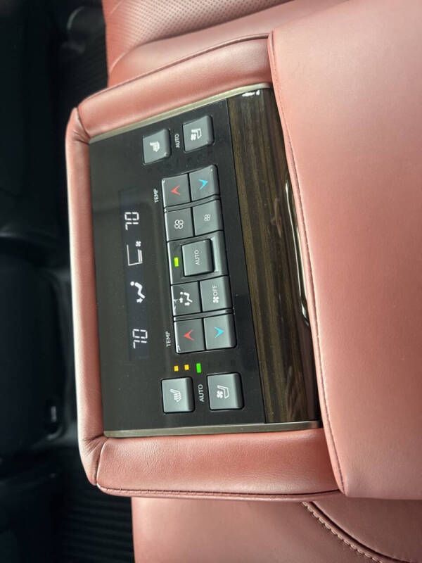 2021 Lexus LX 570 Three-Row