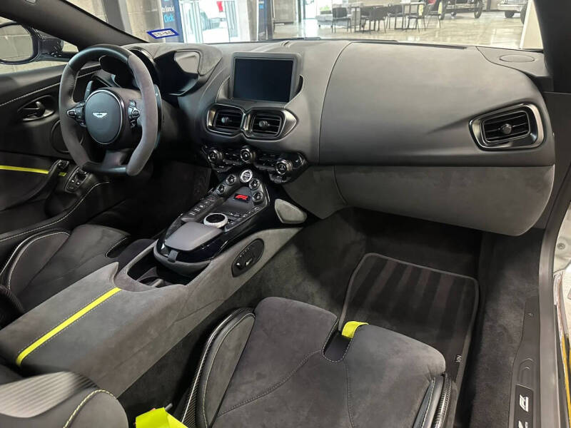 2023 Aston Martin Vantage
